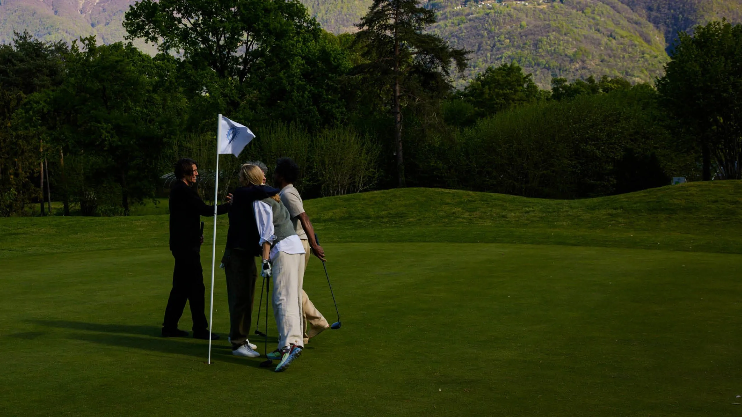 Golfyr Community background